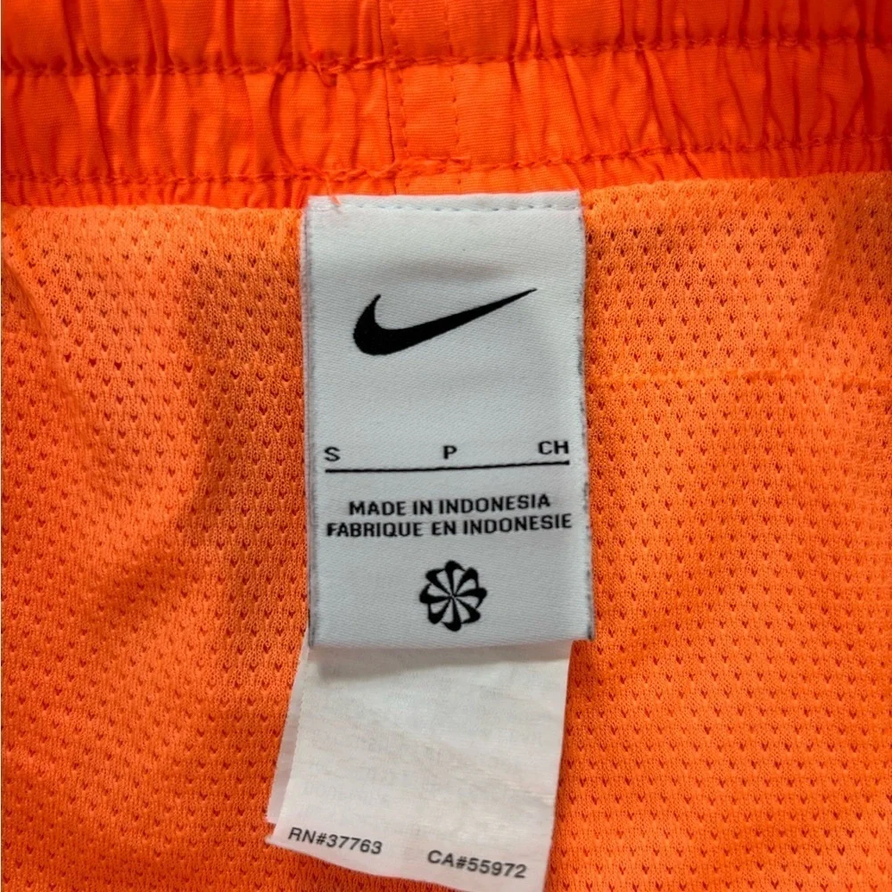 Nike men’s essential